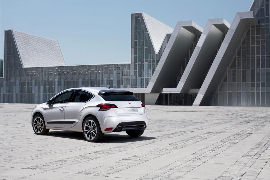  Citroen DS4 2010 года  (фото 88 из 143)